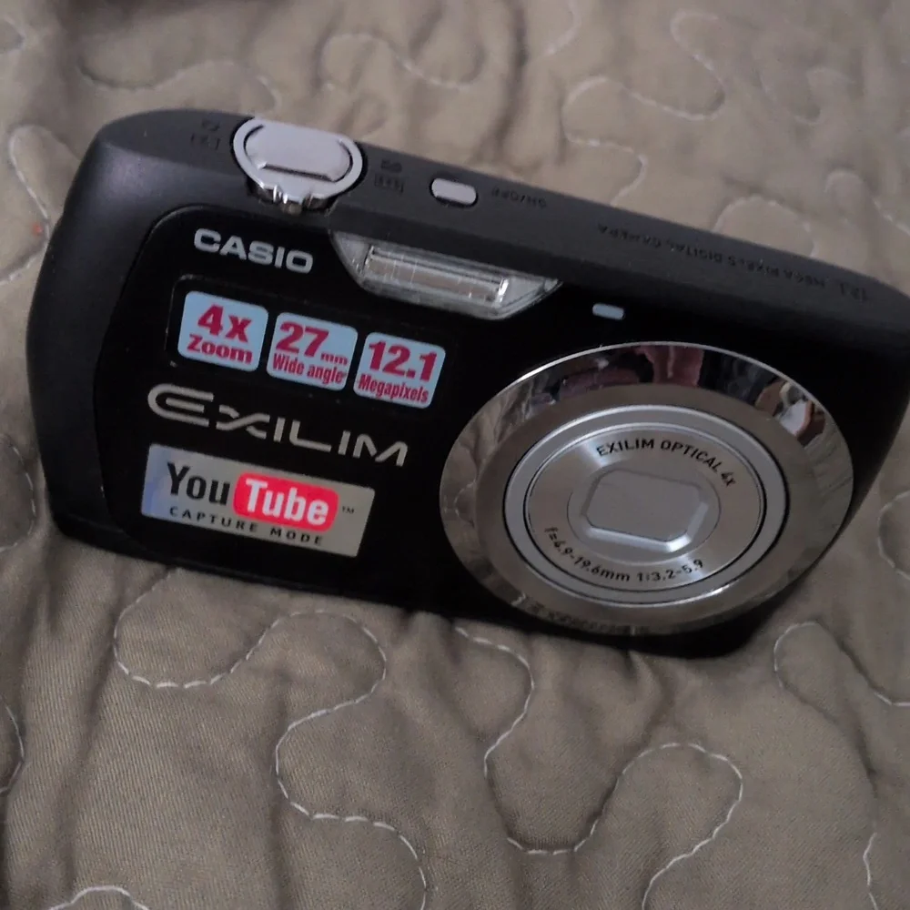 Casio Exilim Black Digital Camera - 12.1MP, 4x Zoom UPDATE NEW BATTERY WORKS100%